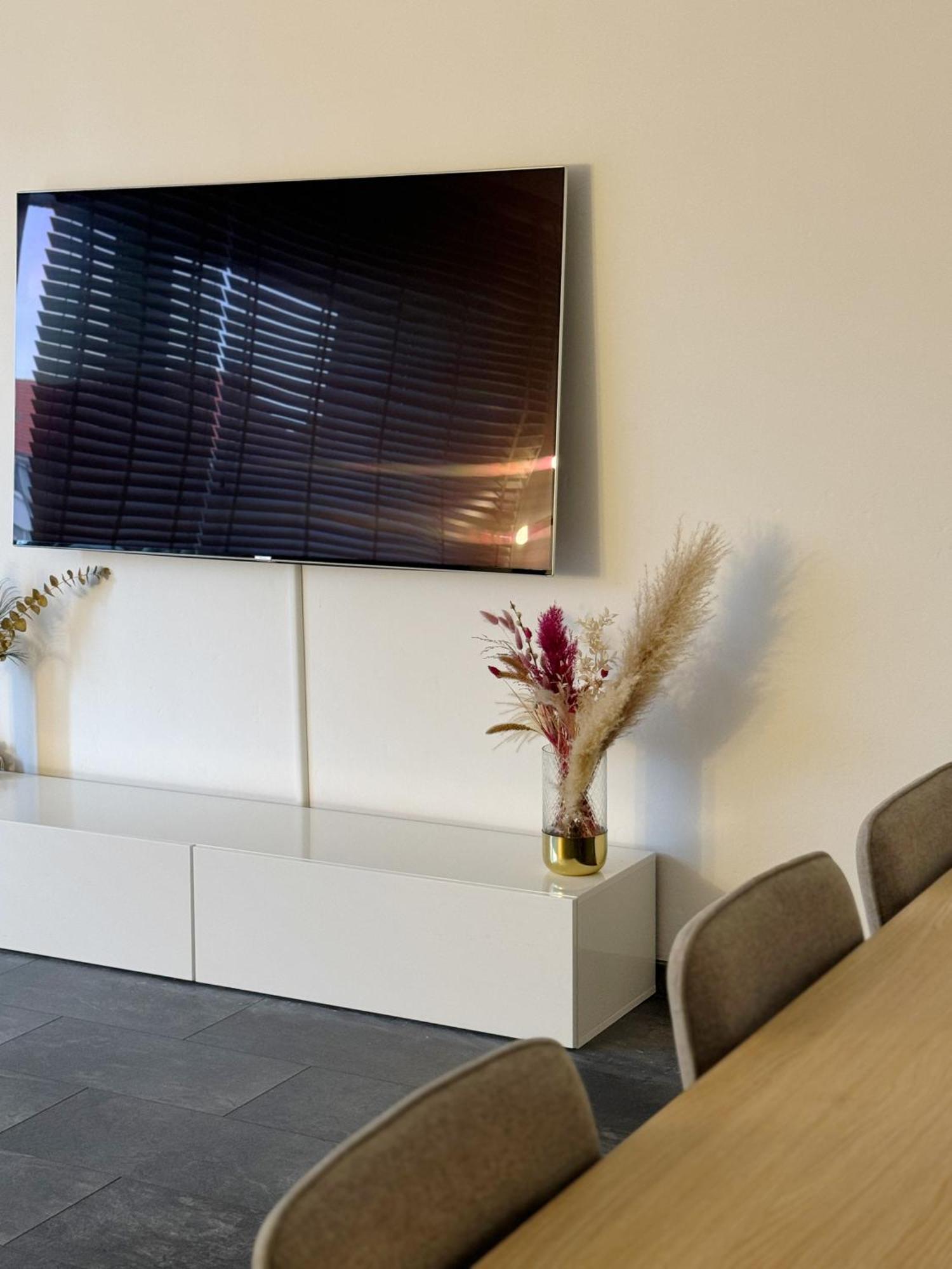 הנובר 90M2 I Central I Netflix I Wifi I Free Parking I Lia Apartments מראה חיצוני תמונה
