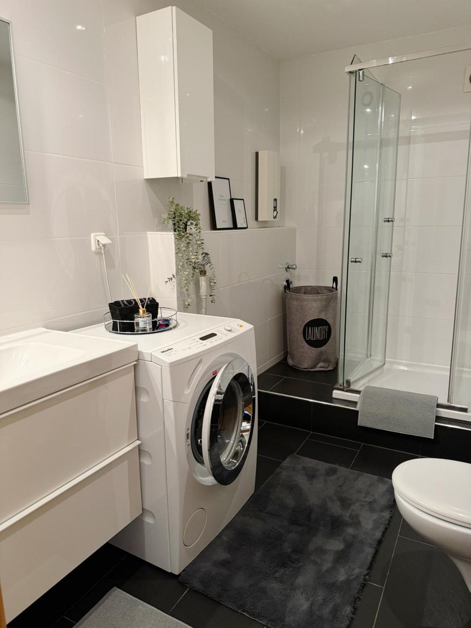הנובר 90M2 I Central I Netflix I Wifi I Free Parking I Lia Apartments מראה חיצוני תמונה